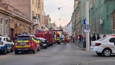 Incendiu în centrul Oradiei. Un apartament a fost cuprins de flăcări (FOTO/VIDEO)