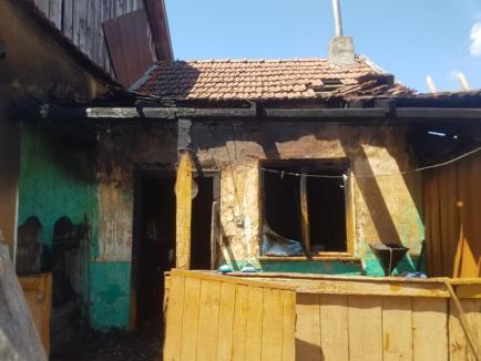 Incendiu la Sânnicolau Român: O femeie a murit carbonizată în propria-i bucătărie de vară (VIDEO)