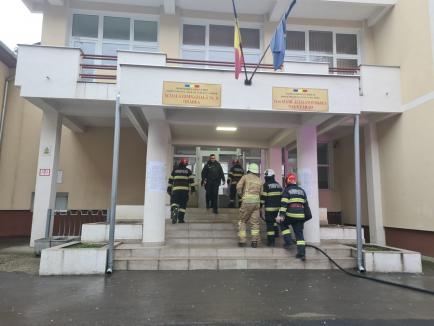 Incendiu la Școala generală 11 din Oradea (FOTO/VIDEO)