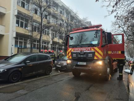 Incendiu la Școala generală 11 din Oradea (FOTO/VIDEO)