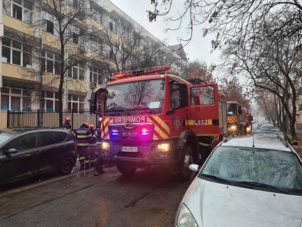 Incendiu la Școala generală 11 din Oradea (FOTO/VIDEO)