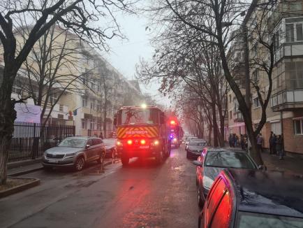 Incendiu la Școala generală 11 din Oradea (FOTO/VIDEO)