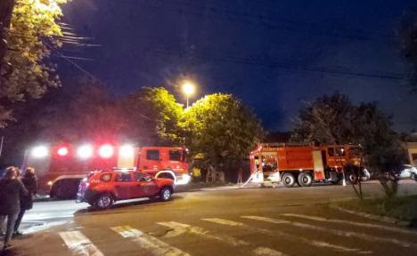 Incendiu pe strada Seleuşului din Oradea: O ţigară nestinsă a aprins tot garajul