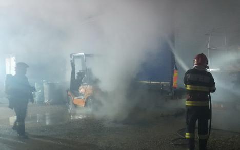 Incendiu violent la un service auto de pe Calea Clujului din Oradea. A pornit de la un scurtcircuit (FOTO)