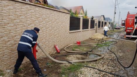 Incendiu violent la o casă din Sântandrei! (FOTO / VIDEO)