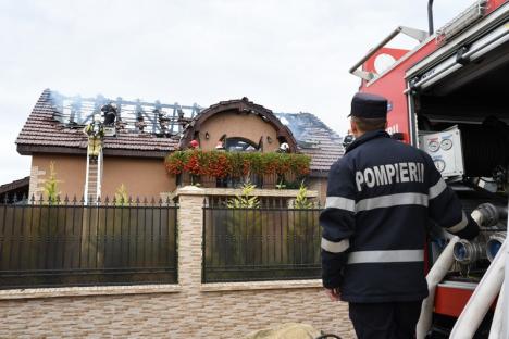 Incendiu violent la o casă din Sântandrei! (FOTO / VIDEO)