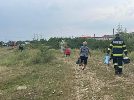 Incendiu la locomotiva unui tren, în Oradea. O parte dintre pasageri au fost ajutați de jandarmi să ajungă la destinație (FOTO)