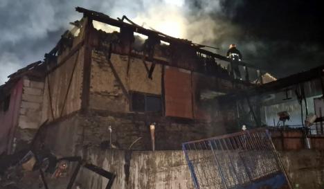 Foc puternic într-o gospodărie din Bihor, de la un scurtcircuit