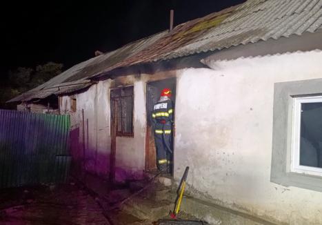 Incendiu la o casă din Valea lui Mihai. De panică, proprietarul a leșinat