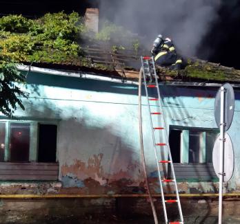Un bihorean a murit cuprins de flăcări, în propria casă, după ce a încercat să se încălzească cu ce-a găsit