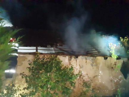 Un bihorean a murit cuprins de flăcări, în propria casă, după ce a încercat să se încălzească cu ce-a găsit
