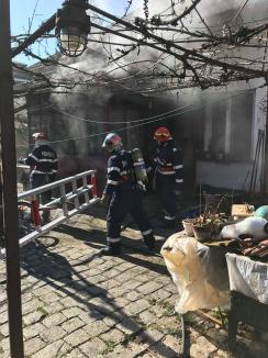 Incendiu pe strada Republicii: Un orădean a murit intoxicat cu fum (FOTO)