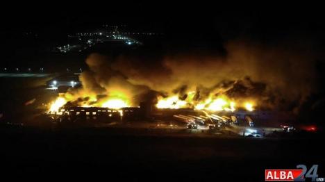 Arde de o zi! Incendiu de proporţii  la fabrica de condimente Solina (FOTO / VIDEO)