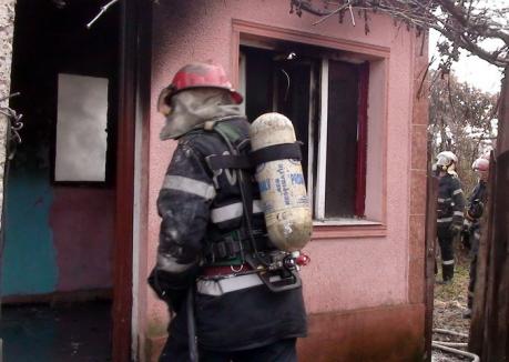 Orădean de 66 de ani, mort în urma unui incendiu care i-a cuprins casa