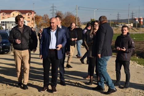 La anul, pe vremea asta, se va circula pe noul drum Oradea - Sânmartin. Ilie Bolojan și șeful CNAIR, pe șantier la începerea lucrărilor (FOTO/VIDEO)