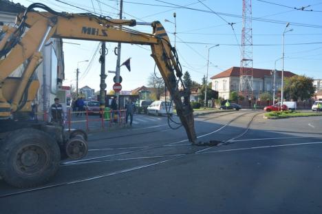 Să tragem linie! Lucrările pentru reamenajarea liniei de tramvai vor bloca cel puţin o lună circulaţia prin Calea Aradului (FOTO)