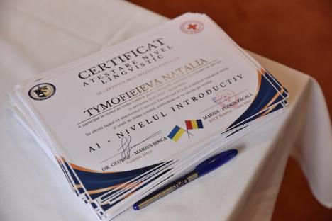 „Nu ştiam o boabă...”: Peste 100 de ucraineni refugiați în Oradea au învăţat limba română, printr-un proiect derulat de Fundația Șinca și Crucea Roșie (FOTO)