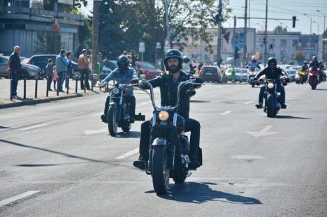 Sute de motociclişti au închis sezonul moto în Oradea (FOTO)