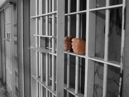Detenţie la domiciliu: Cei condamnaţi la 5 ani de închisoare ar putea executa pedeapsa acasă