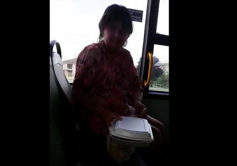 Se-ntâmplă în Oradea: Un şofer OTL a obligat o călătoare să-și curețe mizeria după ce a mâncat în autobuz (FOTO / VIDEO)