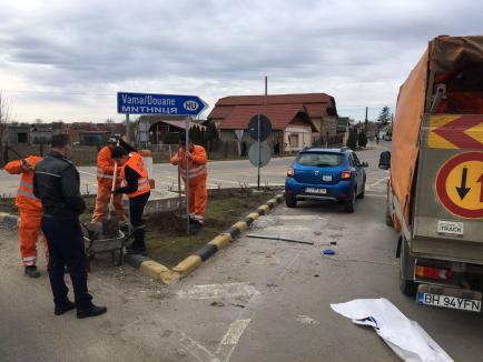 Indicatoare rutiere în limba ucraineană pe DN 19, în Bihor, pentru refugiaţii aflaţi în tranzit spre Ungaria (FOTO)