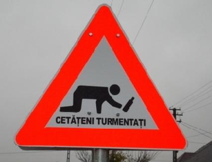 În Arad au apărut indicatoare 'Atenţie, beţivi!'