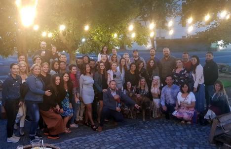 Laudă cu vărsături: Influencerii care au venit să laude Oradea s-au intoxicat după o cină la Spoon