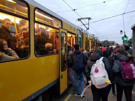 Vino iute, măi tramvai! OTL își nemulțumește clienţii cu prețurile mari, frecvențele reduse și vehiculele aglomerate (FOTO)