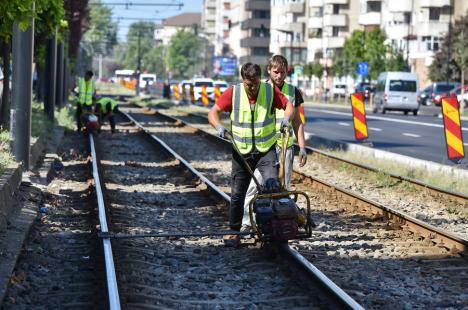 Circulația tramvaielor pe Calea Aradului din Oradea a fost oprită pentru înlocuirea căii de rulare (FOTO)