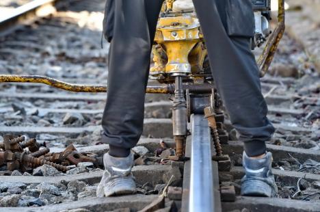 Circulația tramvaielor pe Calea Aradului din Oradea a fost oprită pentru înlocuirea căii de rulare (FOTO)