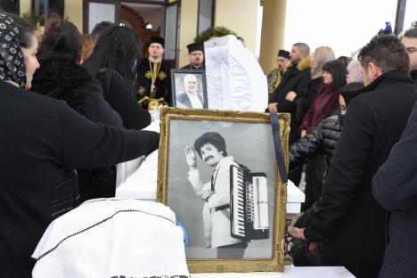 Cântec pentru Strugurel: Povestea faimosului cântăreț din Oradea care i-a adunat la înmormântare pe greii muzicii lăutărești (FOTO/VIDEO)