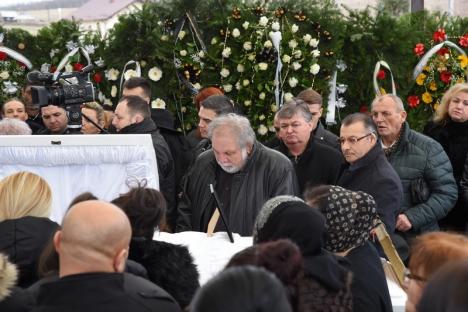 Cântec pentru Strugurel: Povestea faimosului cântăreț din Oradea care i-a adunat la înmormântare pe greii muzicii lăutărești (FOTO/VIDEO)