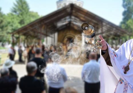 Taxa de înmormântare: Amenzi pentru preoții din Oradea care fură „clienții” colegilor