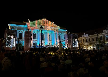 Oradea cu „briză” de Portofino: Cântece romantice italienești au răsunat în fața Teatrului (VIDEO)