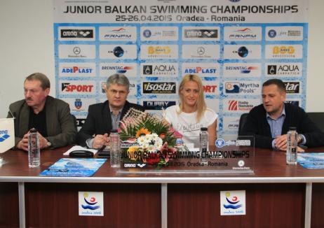 Oradea găzduiește în weekend Campionatul Balcanic de înot pentru juniori