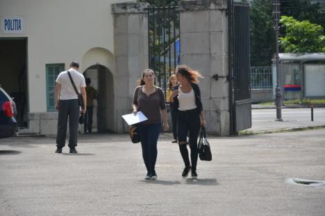 Start la înscriere: La facultăţile orădene a început admiterea de vară, dar tinerii nu s-au înghesuit în campus (FOTO)