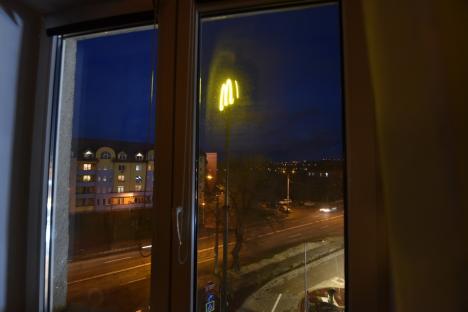 Insomniile McDrive: Noul local McDonaldʼs din Oradea îi disperă pe vecini, care cer intervenţia Primăriei (FOTO)