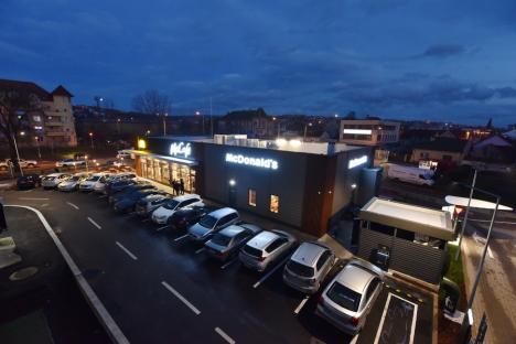 Insomniile McDrive: Noul local McDonaldʼs din Oradea îi disperă pe vecini, care cer intervenţia Primăriei (FOTO)