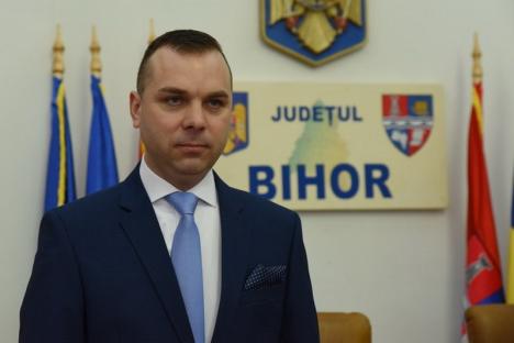 Cetăţeanul ungar Fenesi Tibor, la depunerea jurământului de subprefect al judeţului Bihor: „Raportez: m-am prezentat la datorie!” (FOTO / VIDEO)