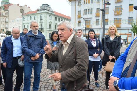 Primul candidat la prezidenţiale ajuns la Oradea, în drum de la Viena: Mircea Diaconu şi-a vrăjit admiratorii destăinuindu-se că este... „un bleg” (FOTO)