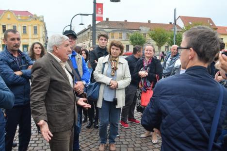 Primul candidat la prezidenţiale ajuns la Oradea, în drum de la Viena: Mircea Diaconu şi-a vrăjit admiratorii destăinuindu-se că este... „un bleg” (FOTO)