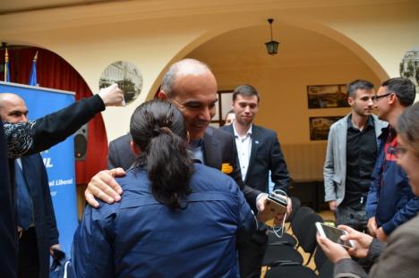 PNL-istul Rareş Bogdan s-a întâlnit cu tinerii la Oradea şi le-a spus cum vrea să debirocratizeze proiectele europene (FOTO/VIDEO)