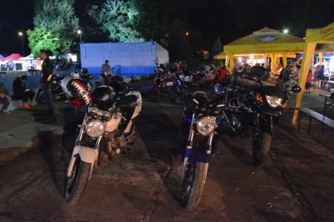 Born to be wild! Întâlnirea motocicliştilor s-a încheiat cu un show interzis minorilor (FOTO / VIDEO)