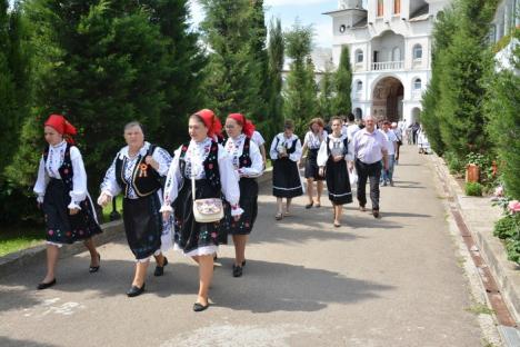 Premieră: Sute de elevi din tot judeţul au venit la Întâlnirea tinerilor ortodocşi bihoreni (FOTO)