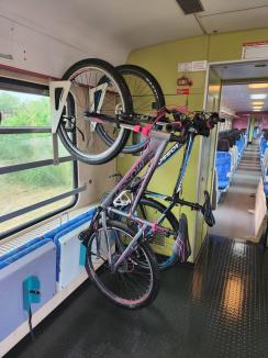 Cu „bița” în tren. Interregional Călători montează suporturi pentru biciclete în toate garniturile (FOTO)