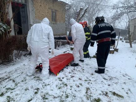 O femeie din Bihor aflată în carantină, salvată de pompieri după ce a căzut în casă (FOTO)