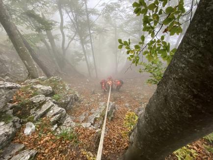 Misiune de salvare de 8 ore: Turist din Ungaria, recuperat de salvamontiștii bihoreni, după ce a căzut în zona unei cascade (FOTO)