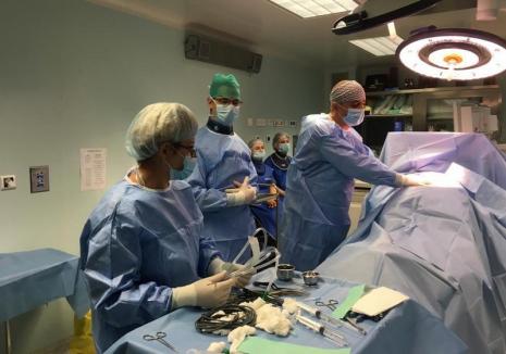 Premieră medicală: La Spitalul Judeţean din Oradea s-a făcut primul implant de neurostimulator medular, care salvează pacienţii de durerile insuportabile la coloană