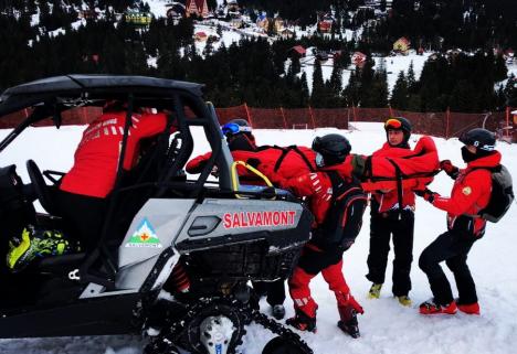 Un băiat de 15 ani și-a fracturat piciorul într-un accident de schi pe pârtia din Vârtop