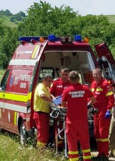 Accident cumplit la Josani, în Bihor: Un bărbat a fost călcat de tractor, fiind preluat de elicopterul SMURD (FOTO)